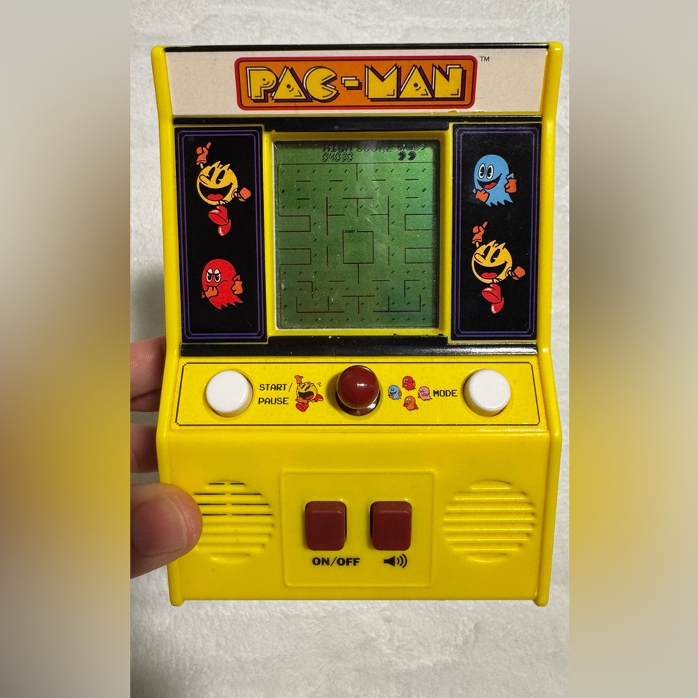 PAC-MAN Retro Handheld Mini Game Bandai Yellow
